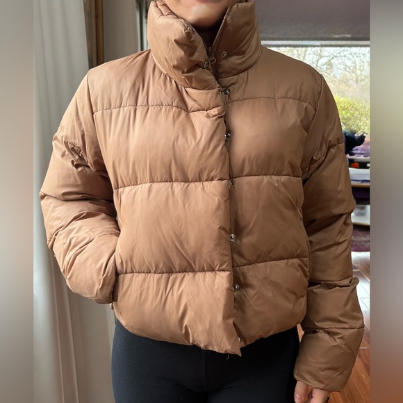 ALO Yoga Jackets & Blazers - ALO Gold Rush Puffer